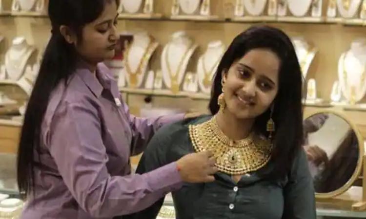 Gold Jewellery Retailers Revenue | gold jewellery retailers revenue likely to grow 12 14 percent crisil report