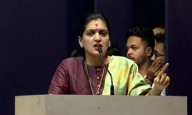 Pune MNS | mns leader rupali patil has said accused who raped sakinaka should be handed over us