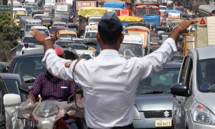 Traffic police | Notice issued by traffic police to 10 lakh motorists in the state