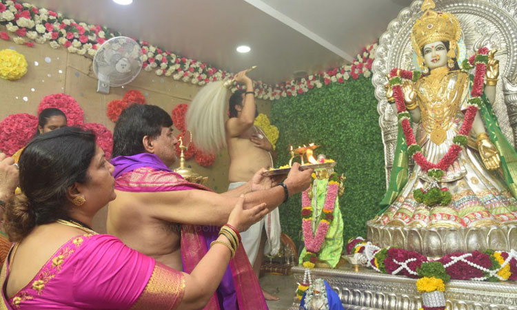 Pune Navratri Mahotsav | Pune Navratri Festival begins! The aba Bagul family 25 kg silver sari to Lakshmi Mata