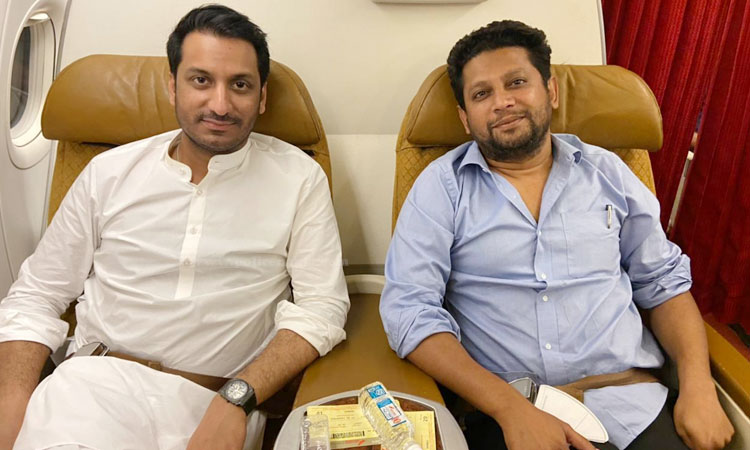 Sujay Vikhe Patil | bjp mp sujay vikhe patil and ncp leader ajit pawar son parth pawar travel in same plane photos goes viral on social media