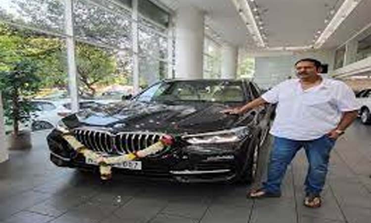 Udayanraje Bhosale | MP udayanraje bhosale s family new car BMW 007