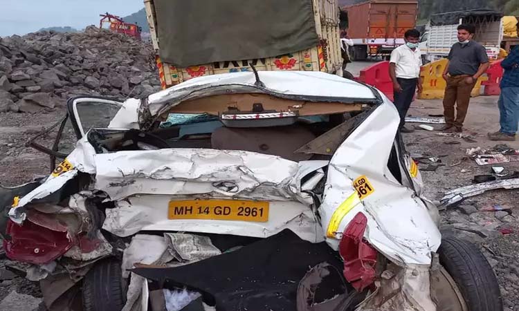 Mumbai Pune Expressway | accident on mumbai pune expressway 3 died on the spot while six are injured incident near borghat