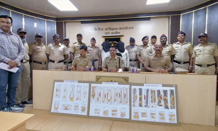 Pune Crime | Billions of rupees stolen from goldsmiths during the journey busted by pune rural police (video)