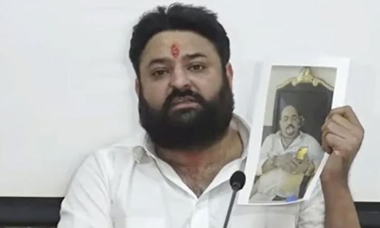 Aryan Khan Drugs Case | BJP activist mohit kamboj has made a sensational allegation that sunil patil is a ncp activist and is the mastermind of the aryan khan case NCB Raid on Cardilia Cruise Party