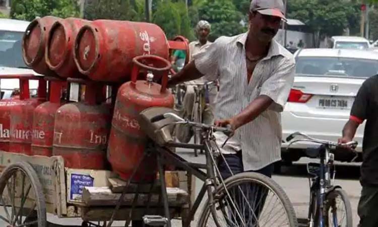 LPG Price 1 Nov | lpg price 1 nov lpg cylinder becomes costlier by rs 265 relief to domestic gas consumers