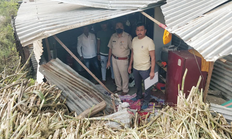 Parbhani Crime | Death in sleep ! Woman dies after sugarcane trolley falls on house, 8-year-old granddaughter seriously injured