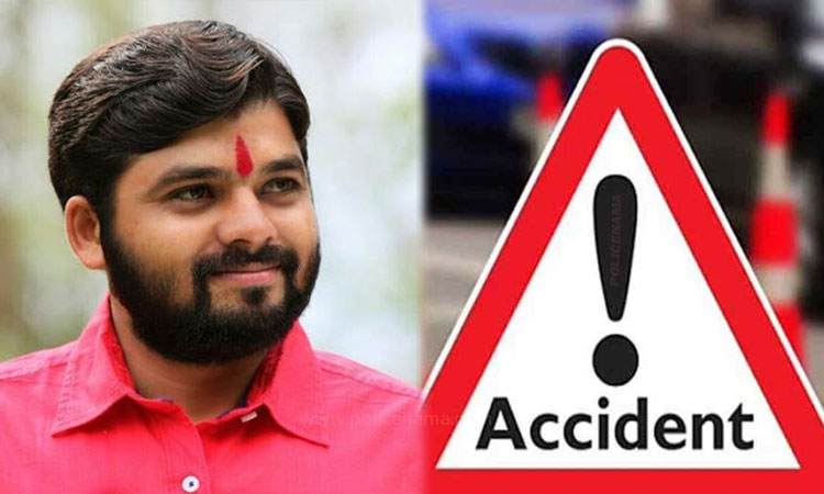 Ravikant Tupkar | swabhimani shetkari sanghatana leader ravikant tupkars car crashed 2 two wheelers seriously injured buldhana accident news