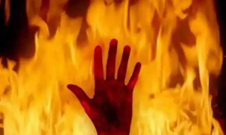 Pune Crime husband attempt to murder wife by setting her on fire fir lodged accused arrested pimpri chinchwad crime news