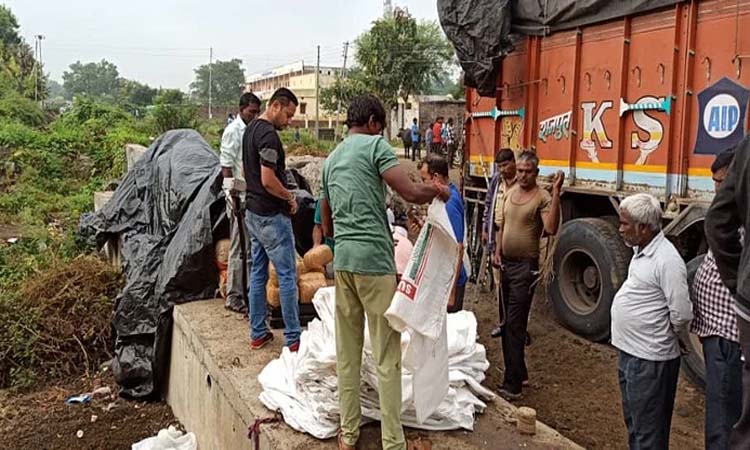 Mumbai NCB | jalgaon mumbai ncb team seizes 1500 kgs of ganja being smuggled from andhra pradesh see pics