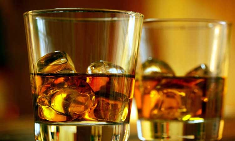 Foreign Liquor Prices | foreign liquor prices will fall only after permission action if alcohol imported other states state excise commissioner kantilal umap marathi news policenama