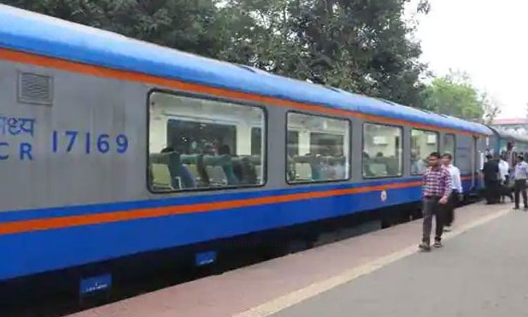 Deccan Queen-Pragati Express | Passengers are hit by the railway administration's blunder, Deccan Queen is canceled for two days and Pragati Express is canceled for six days