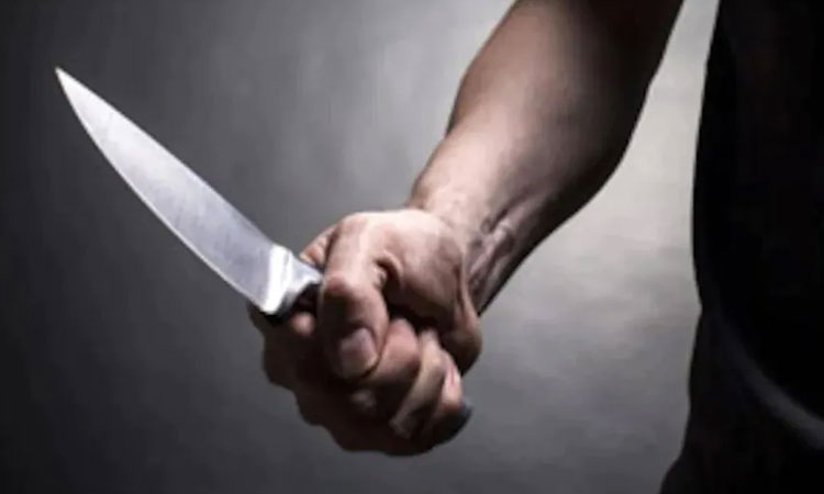 Pune Crime | Shocking! In Pune, uncle stabbed his nephew in the stomach due to mobile phone