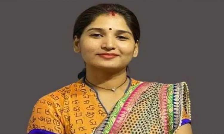 Karuna Sharma | karuna sharma munde in ahmednagar sasy will not fight election in parali