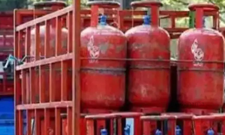 LPG Cylinder Price | commercial lpg cylinder cheaper by hundred rupees indian oil decision on new year 2022