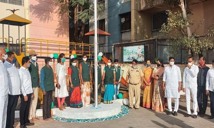 Republic Day 2022 | Dhankawadi's Aishwarya Katta took the initiative and planted an unexpected memory in his life! Sanitation envoys hoisted the flag