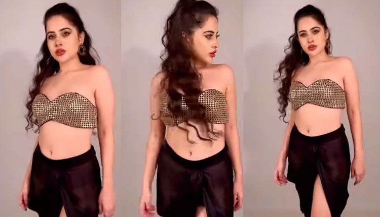 Urfi Javed Hot Viral Video | urfi javed pull up bralette in front of camera fans eye stuck on her bold look video viral