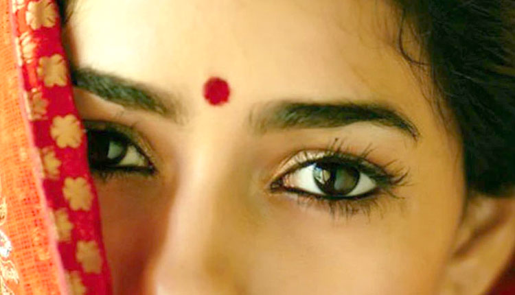 Benefits Of Bindi | a bindi is not applied on the forehead only for fashion it is very beneficial for health