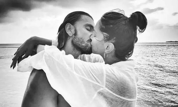 Ranveer Singh-Deepika Padukone shirtless ranveer Singh olichimb deepika Padukone bollywoods cool couple beach hot liplock