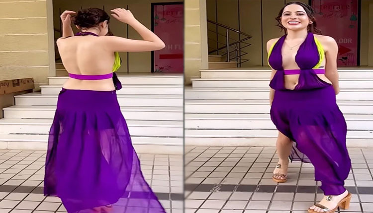 Urfi Javed Backless Top Video | urfi javed new look dress style Backless Top video goes viral