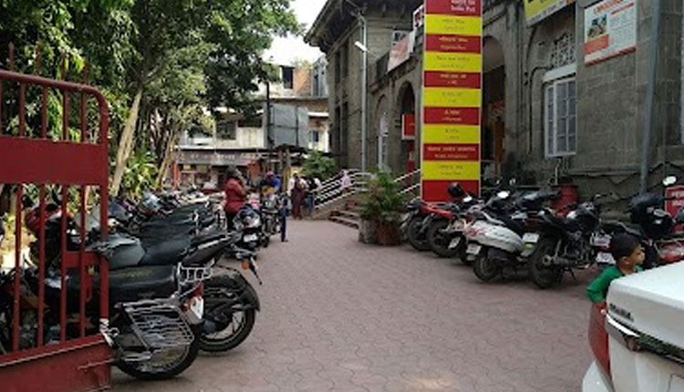 Pune Crime Cheating Fraud Case Senior Citizen Woman Incident at the City Post Office Premises Pune Faraskhana Police Station