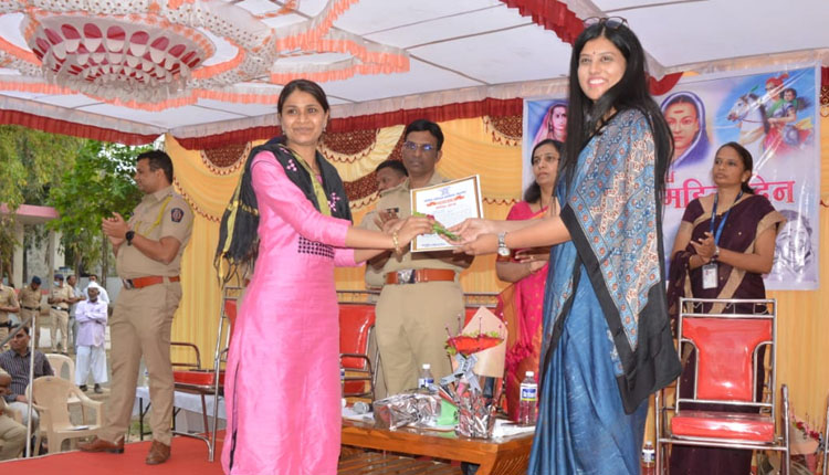 Nandurbar Police Women Corona warriors from Nandurbar District Police Force and Health Department felicitated on the occasion of International Women s Day