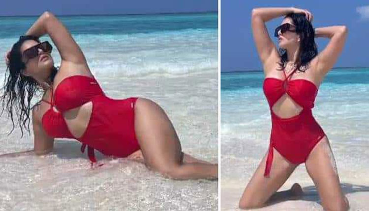 Sunny Leone Bikini Photo | actress sunny leone sets fire in water in red bikini see hot photoshoot