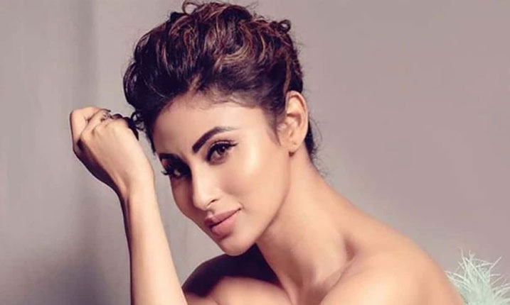 Mouni Roy Sizzling Look | mouni roy sizzling look in tube style lemon shade gown