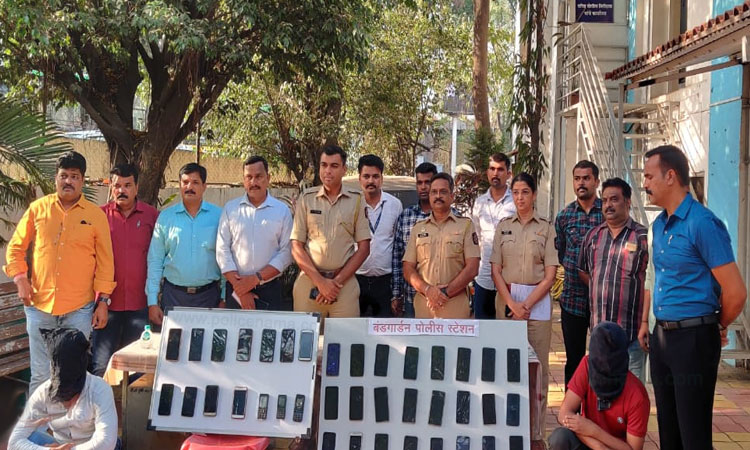 Pune Crime | Pune Police Bundgarden Police arrest twot criminals for stealing passengers' mobile phones, seize property worth Rs 10 lakh