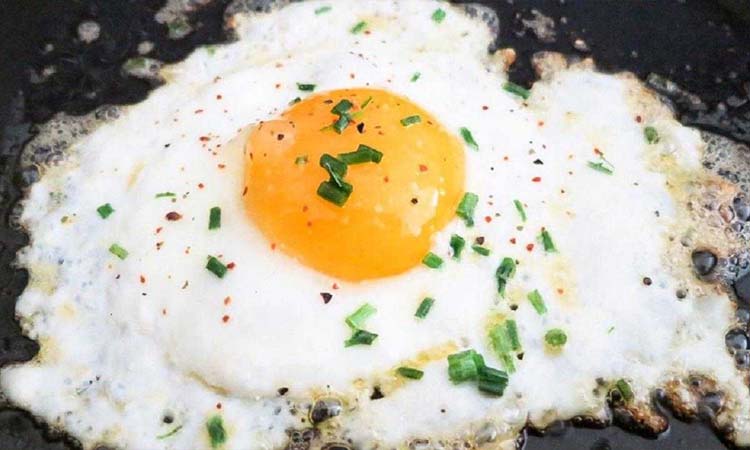 Egg Combinations Are Dangerous | egg side effects this food combination with egg will harm your health know in detail