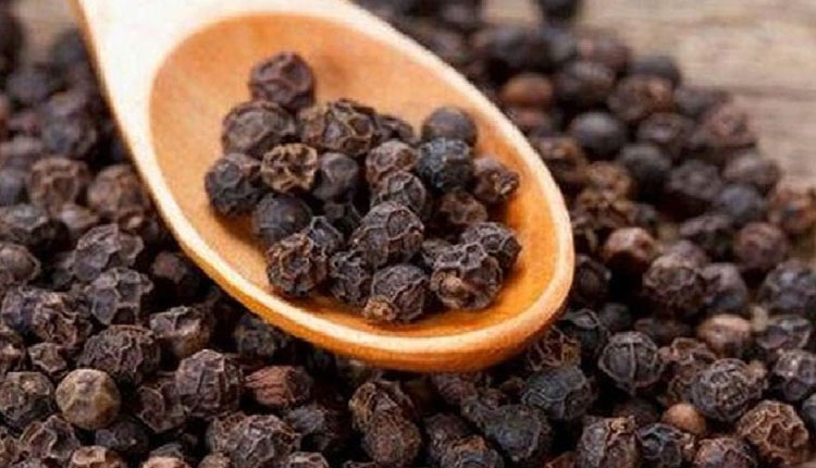 Weight Loss | benefits black pepper useful in reducing cholesterol joint pain and weight loss