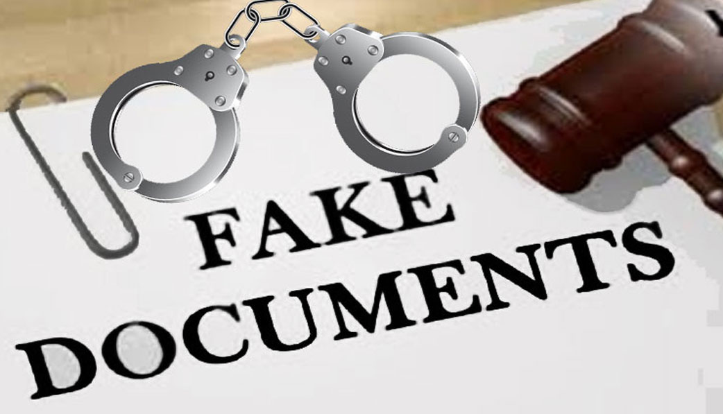 Pune Crime | Fake Voter ID, PAN Card in 10 thousand in Pune? Real Estate agent from Khamgaon in Buldhana district arrested for making fake ID and PAN Card