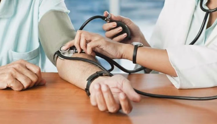 High And Low Blood Pressure Symptoms | high and low blood pressure symptoms news in marathi