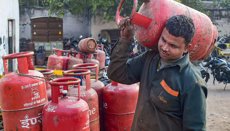 LPG Cylinder Price lpg cylinder price review 01 june 2022 may hike the cooking gas rate