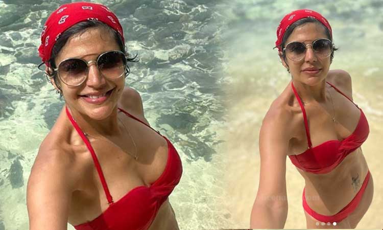 Mandira Bedi Bikini Photo | mandira bedi looks bold in red bikini and clicks hot selfie photos viral on internet