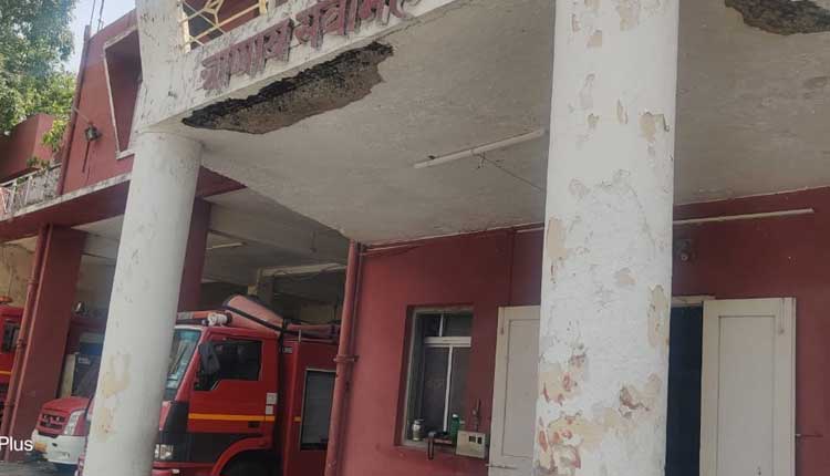 Pune Fire Brigade | Fire brigade rushing to the aid of Pune residents 'in danger' ?, part of main building collapsed after control room