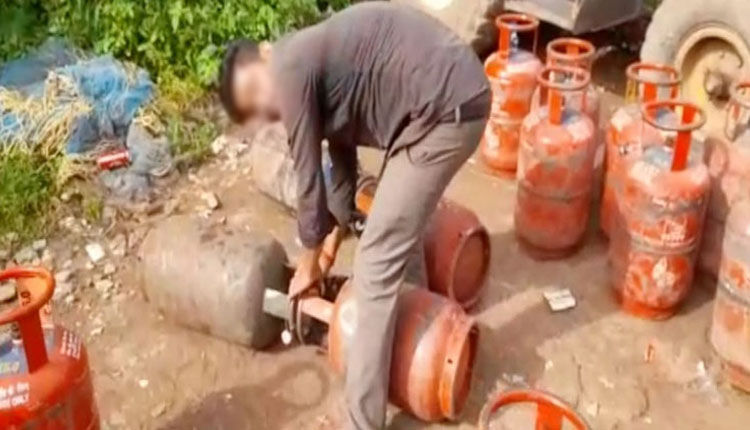Pune Crime Black market of LPG gas cylinders in Pune pune police crime branch arrest one