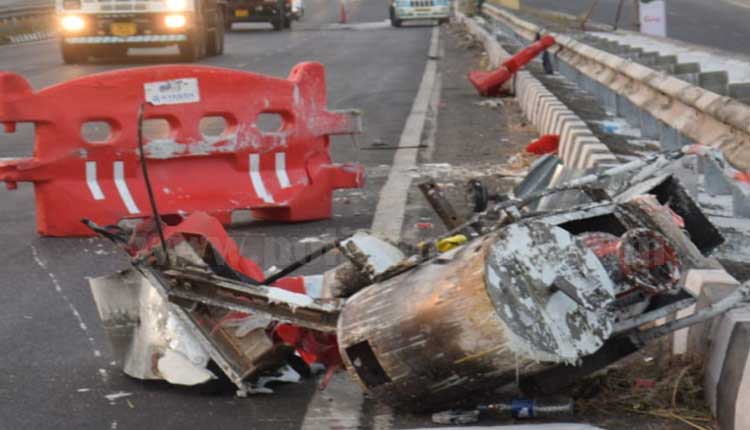 Pune Pimpri Crime | Truck Accident four workers injured one dead on pune-mumbai highway near ravet