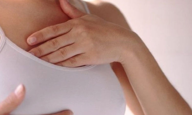 Breast Cancer In Women | risk of breast cancer in women know about the symptoms and precautions women must not ignore cancer