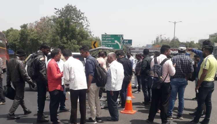 Mumbai-Pune Highway Accident old mumbai pune highway accident mother and daughter passed away 2 injured