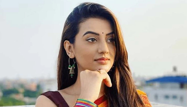 Akshara Singh Bralette Look | bhojpuri actress akshara singh open shirts buttons and flaunt bralette look
