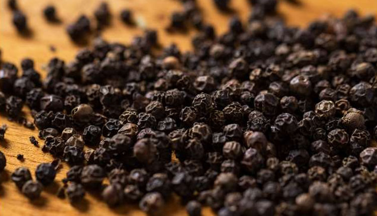 Black Pepper Benefits | love black pepper in food then know what happens when you eat kali mirch everyday