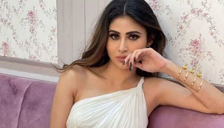 Mouni Roy Glamorous Look | mouni roy wear white crop top for bold photos clicks pictures goes viral