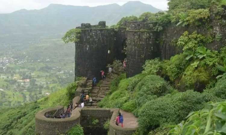 Pune Sinhagad Fort | heady rainfall and rockfalls forest officer seeks temporary closure of sinhagad fort pune