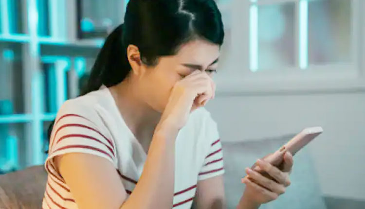Health Tips | know the harm of checking mobile phone right after waking up in the morning