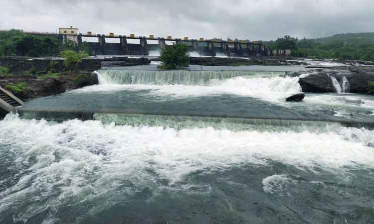 Pune Rain | Rain-soaked batting; 2,568 cusecs of water released from Khadakwasla dam into river, warning people along the river