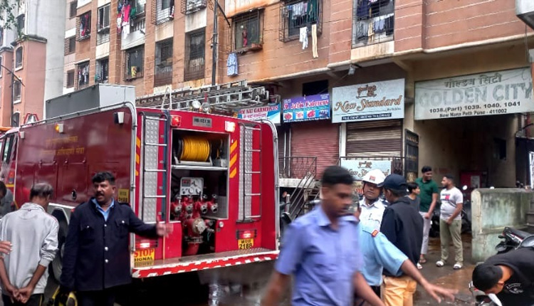 Fire In Pune | A fire broke out in a godown in Bhawani Peth and the bakery materials were gutted