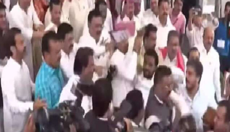 Maharashtra Monsoon Session maharashtra assembly session scuffle between bjp eknath shinde camp and mahavikas agahdi mlas shivsena ncp and congress