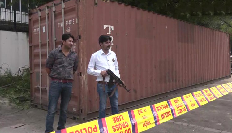 Delhi Police Action In Mumbai | 20 tonnes worth of 1800 crores heroin seized at nhavasheva port in mumbai delhi police