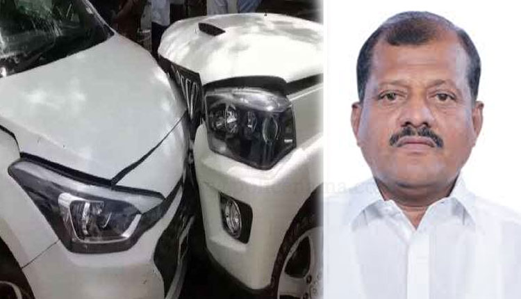Shivsena MP Sanjay Jadhav Car Accident News | shivsena mp sanjay jadhav car accident in front of parbhani collector office